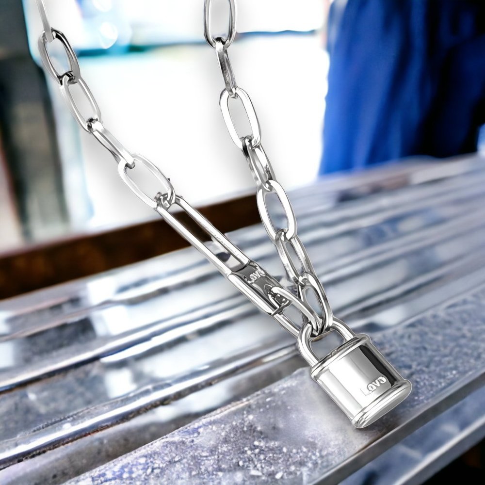 ๐๏ธ 18K Gold Plated Stainless Steel Necklace With Lock ๐ Pendant - Picture 5 of 5